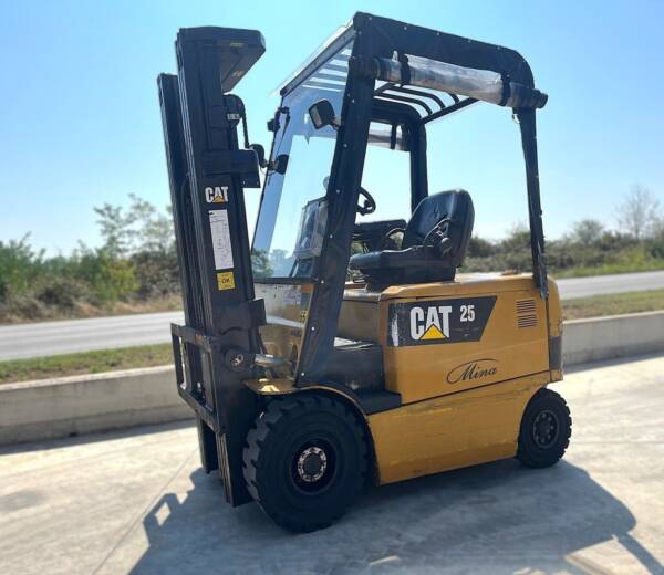 carrello elevatore frontale elettrico - muletto caterpillar 25